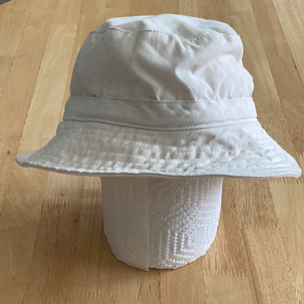 White Bucket Hat, new condition.